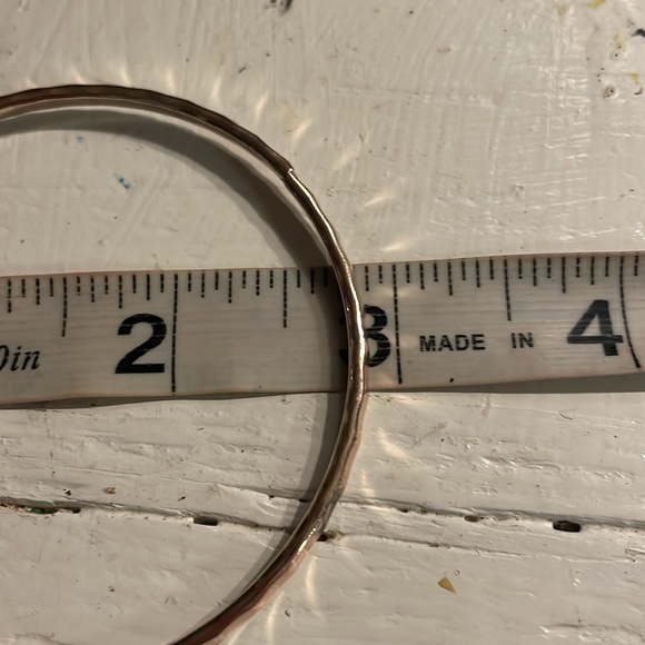 8” mixed metal hammered gold tone stackable bangle bracelet - Picture 8 of 10